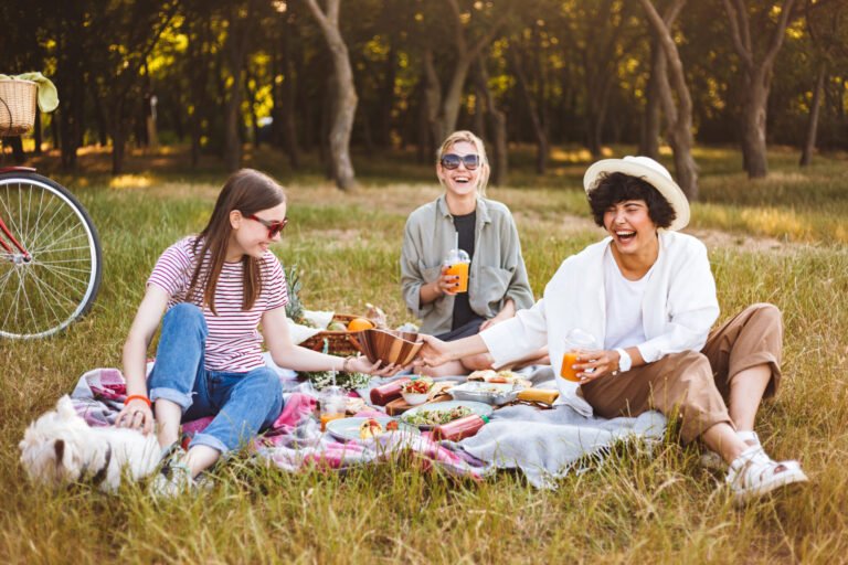 hiking picnics